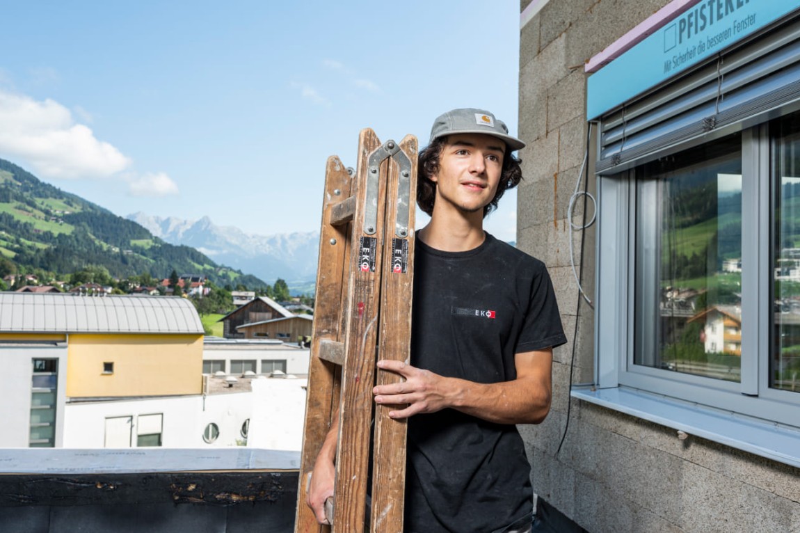 EKO Techniker mit Leiter